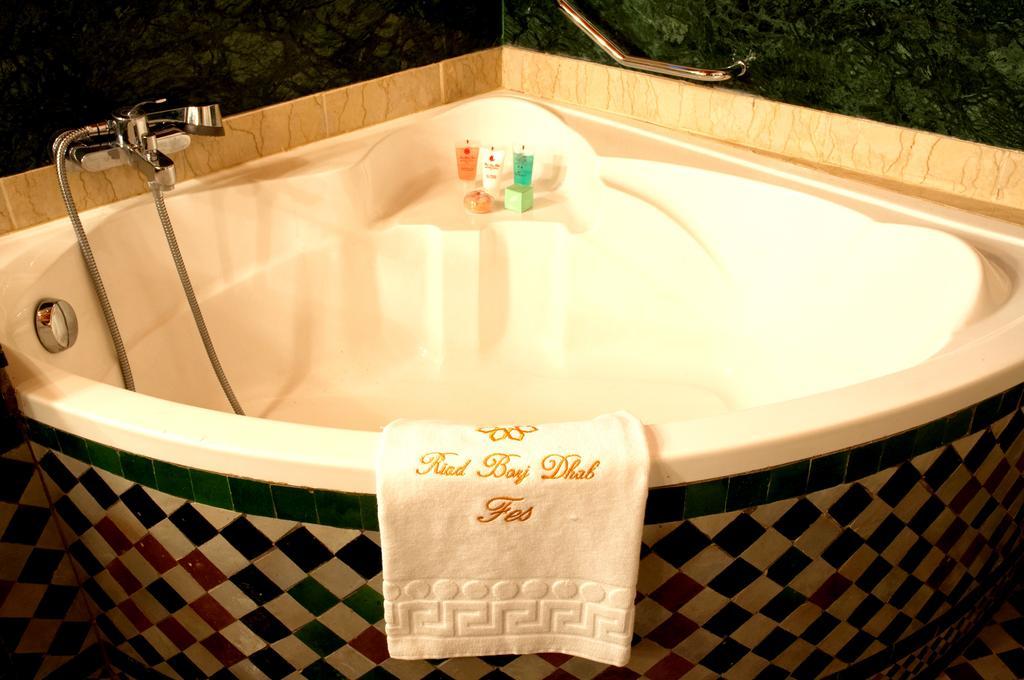 Suite - Oud,216647006:JPEG