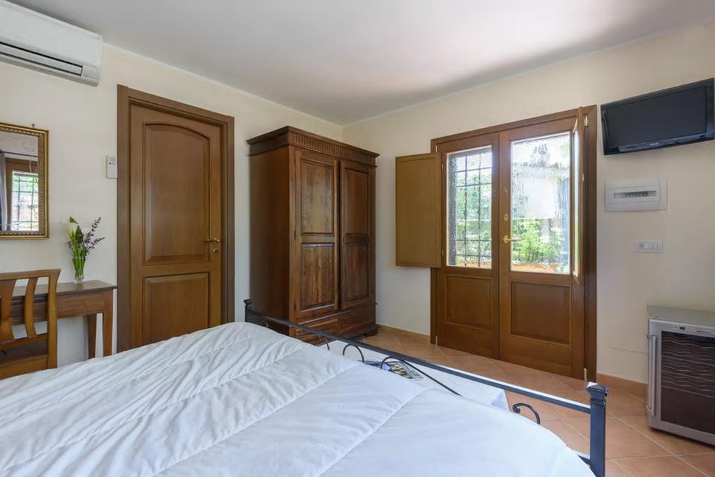 Standard Double Room,215126450:JPEG