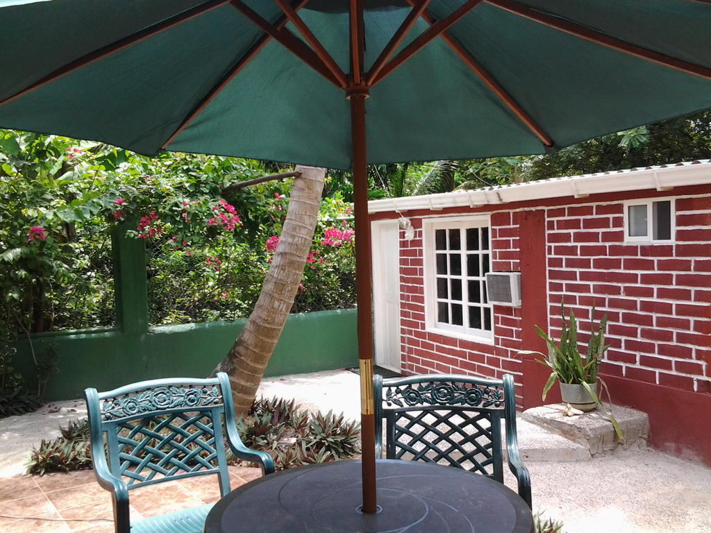 Bungalow (2 Adults)