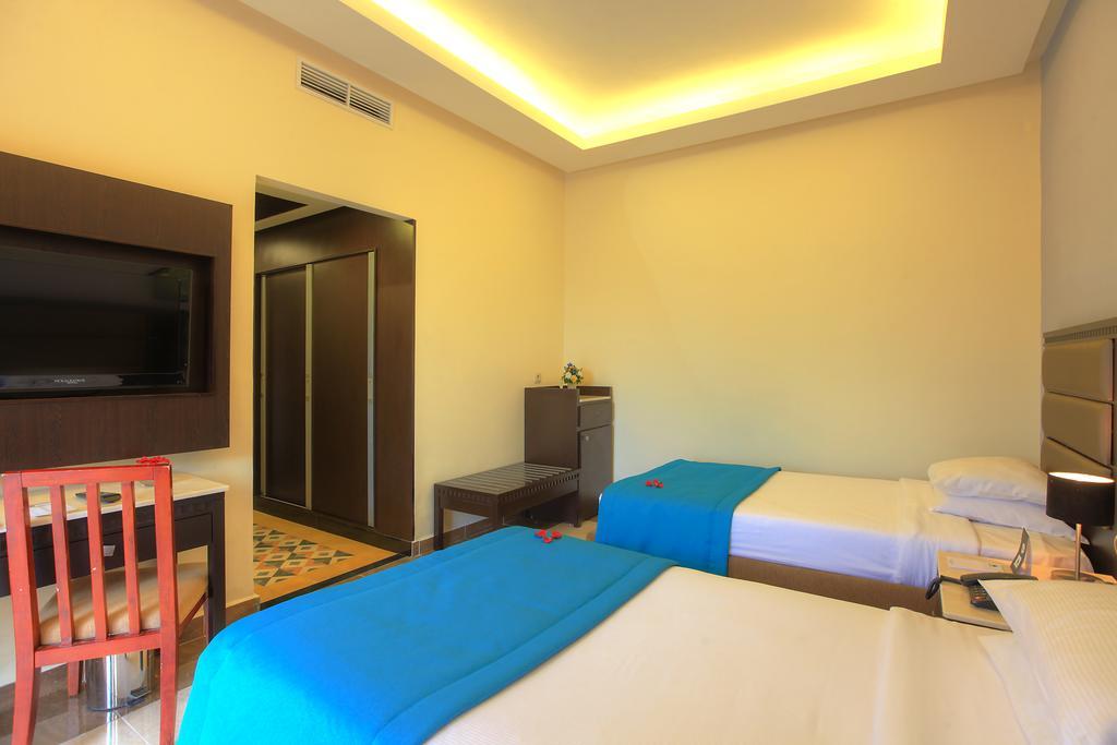 Standard Double Room,402363657:JPEG