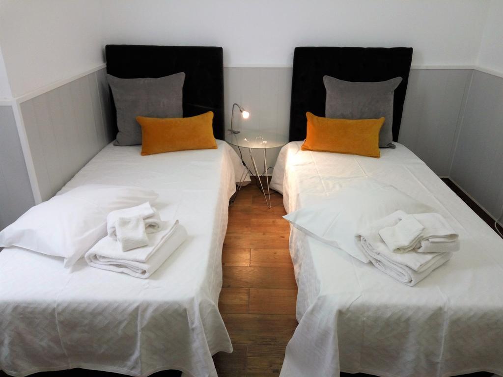 Chambre Double ou Lits Jumeaux avec Salle de Bains Commune