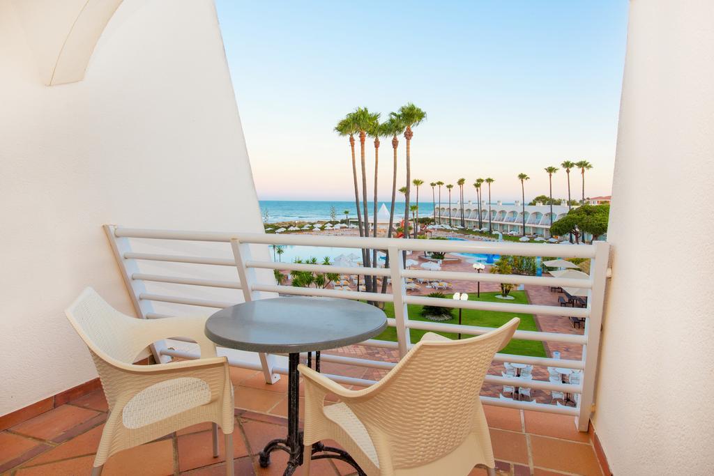 Chambre Double - Vue Latérale sur Mer