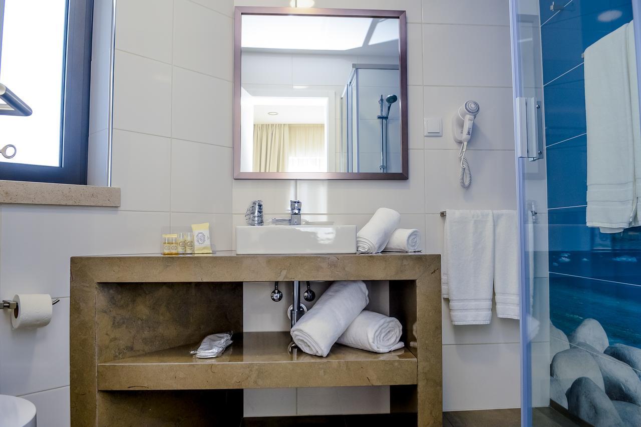 Chambre Double ou Lits Jumeaux avec Balcon - Vue sur Piscine