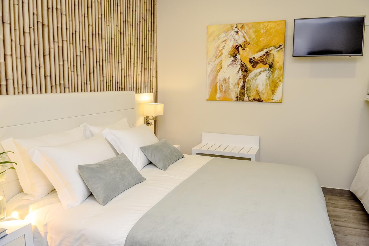 Chambre Double ou Lits Jumeaux - Vue sur Piscine