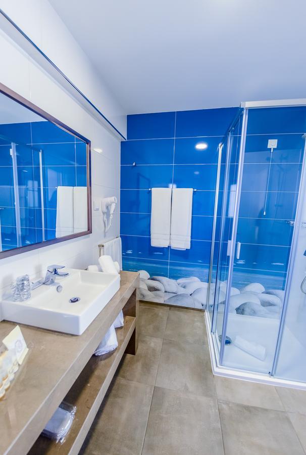 Chambre Double ou Lits Jumeaux Standard avec Balcon et Vue sur la Piscine