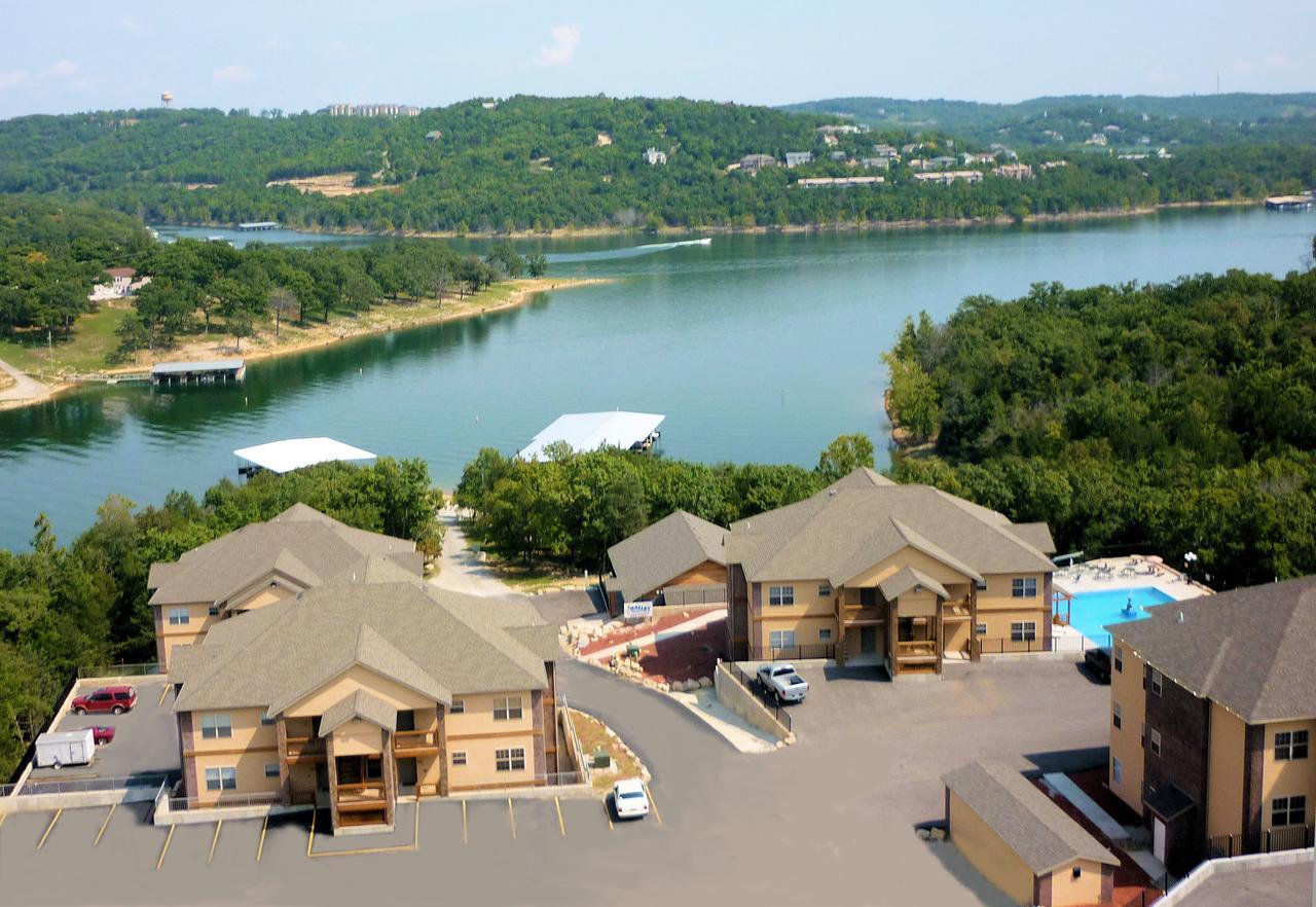 Apartment with Lake View