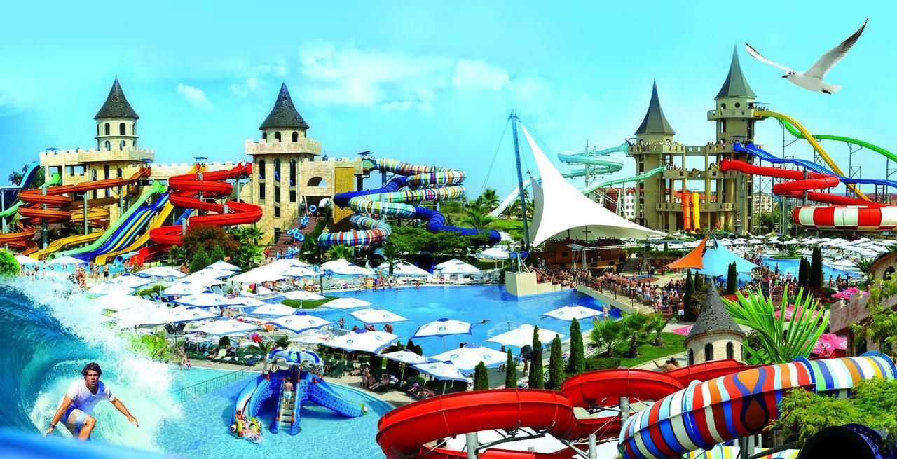 Chambre Double ou Lits Jumeaux Supérieure avec Accès Gratuit au Parc Aquatique (2 Adultes + 2 Enfants)
