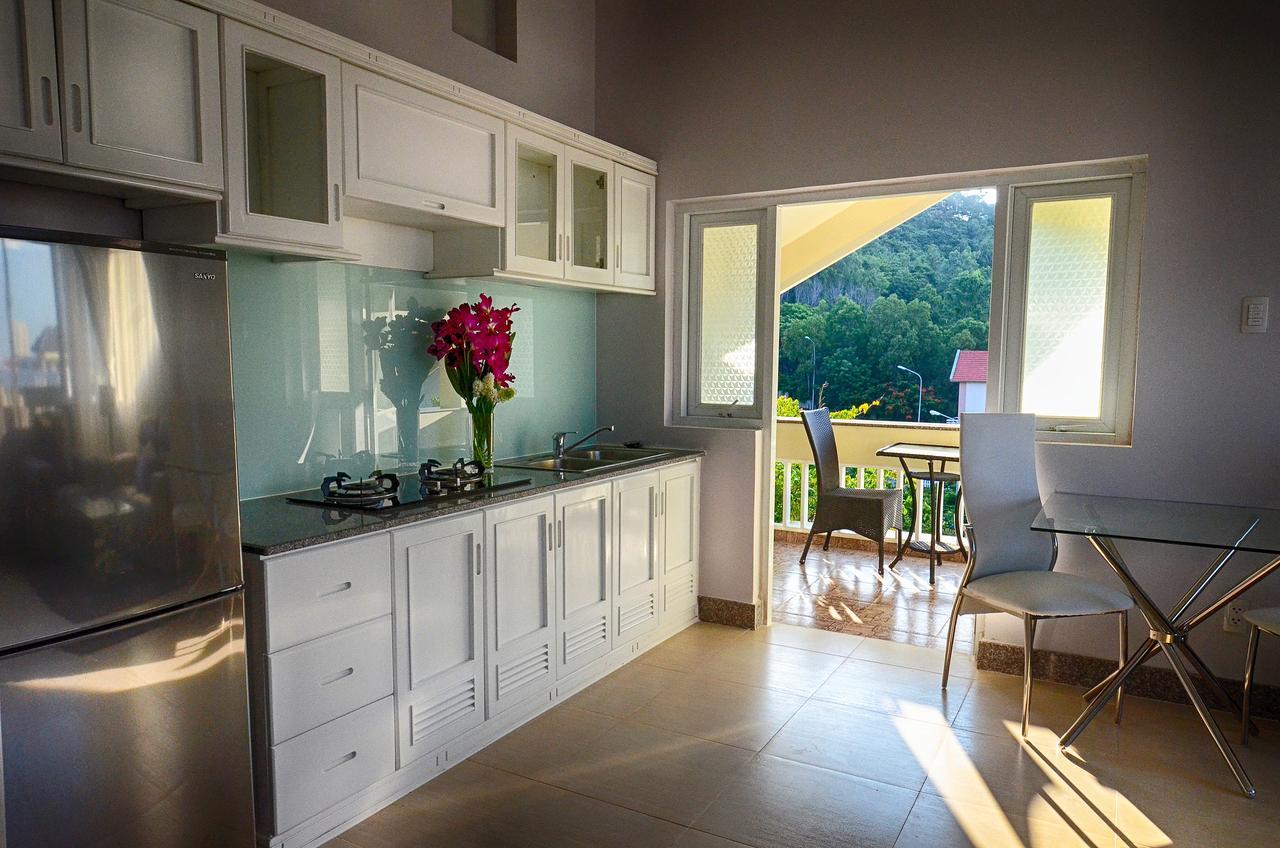 Suite with Hill View,1357628909:JPEG