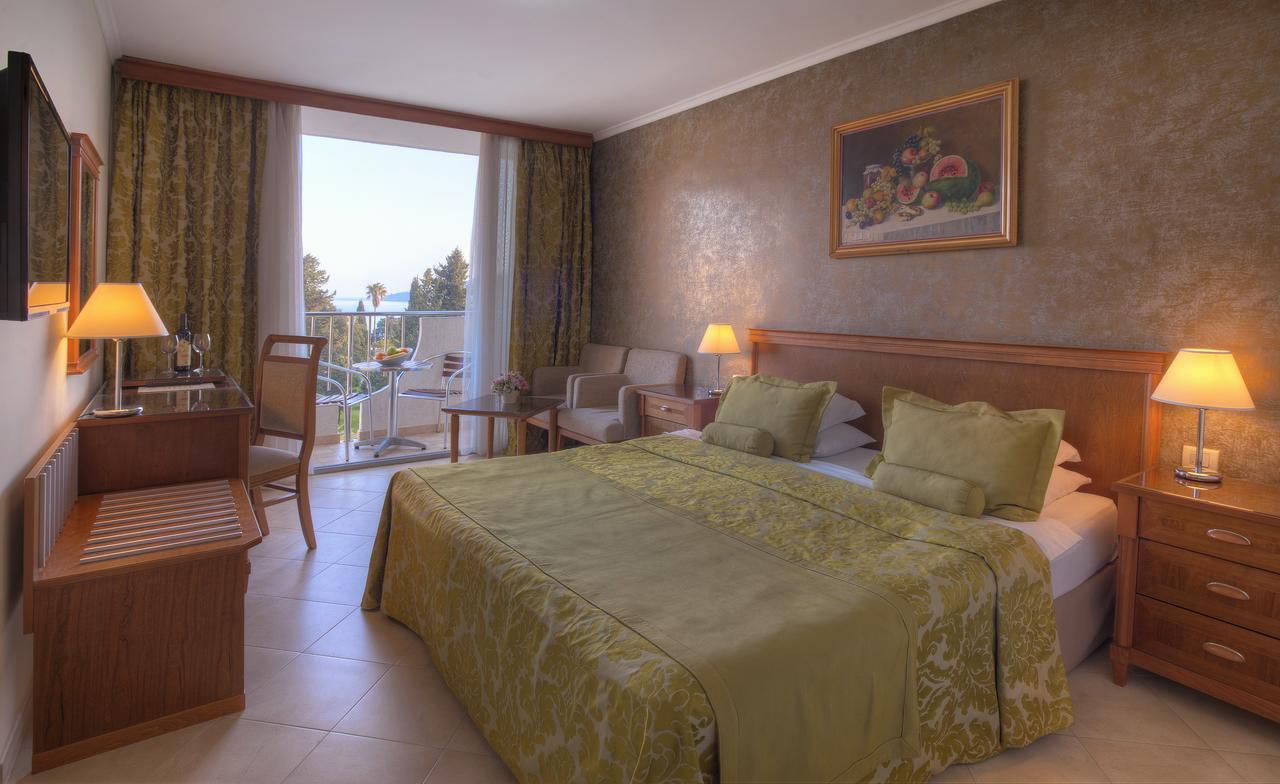 Double or Twin Room with Side Sea View