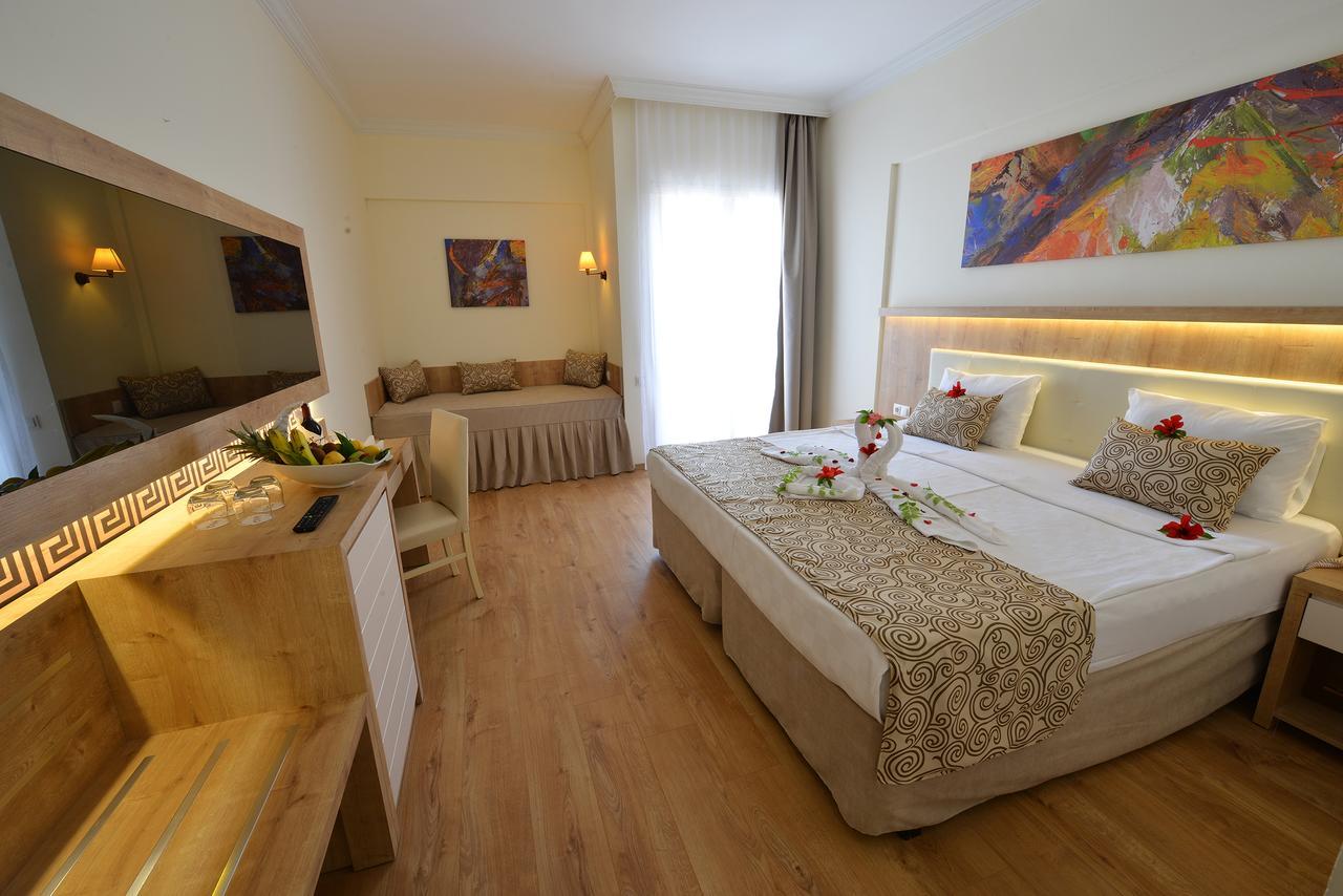 Chambre Double avec Vue sur la Mer (2 Adultes + 2 Enfants)