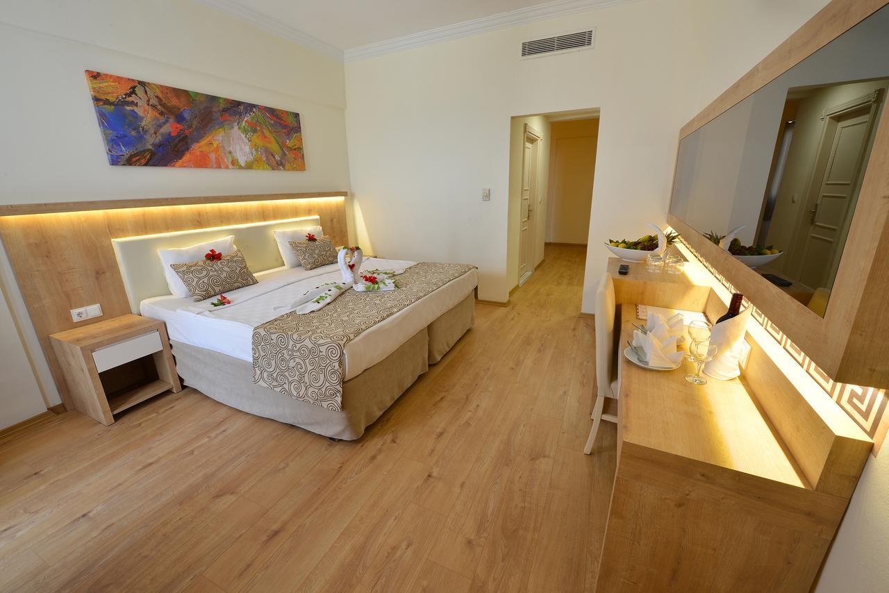 Chambre Familiale Standard (3 Adultes + 2 Enfants)