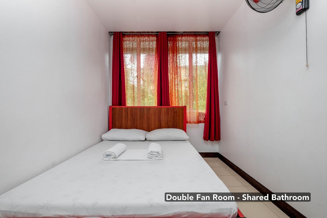 Chambre Double avec Ventilateur et Salle de Bains Commune