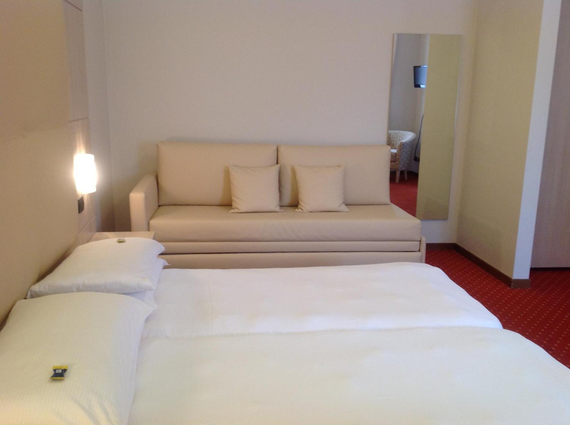 Triple Room (2 Adults + 1 Child),685368375:JPEG