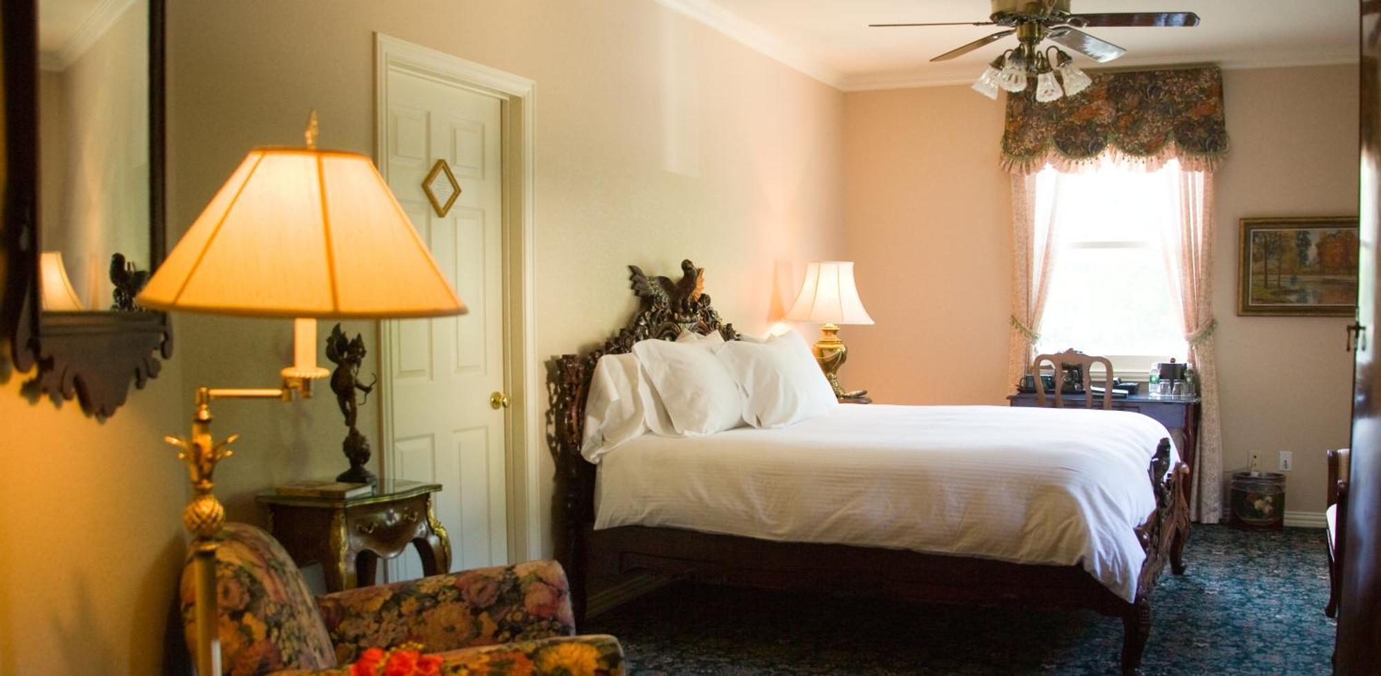 Standard King Room,685589835:JPEG