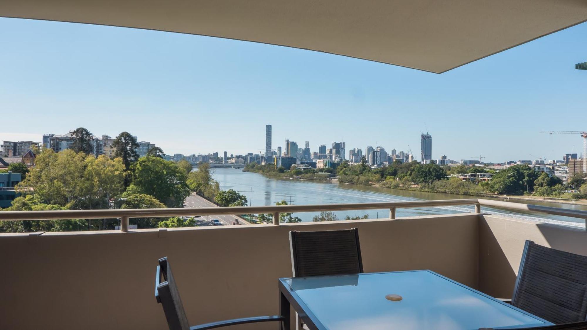 Premier One-Bedroom Apartment with River View,686461005:JPEG