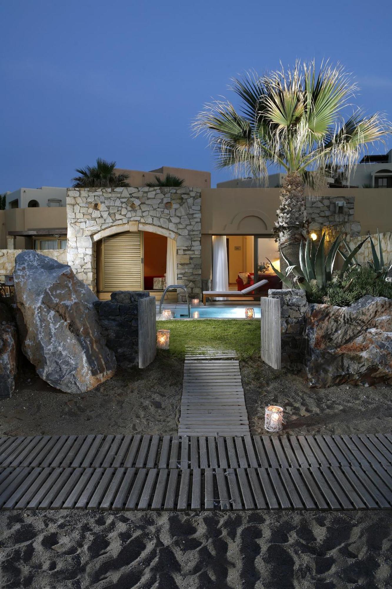 Villa 2 Chambres Mythica avec Piscine Privée - Bord de Plage