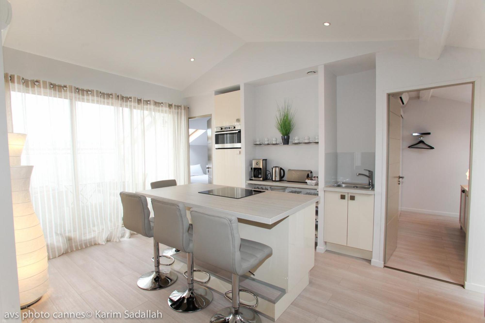 Deluxe Two-Bedroom Apartment Terrace,967511233:JPEG