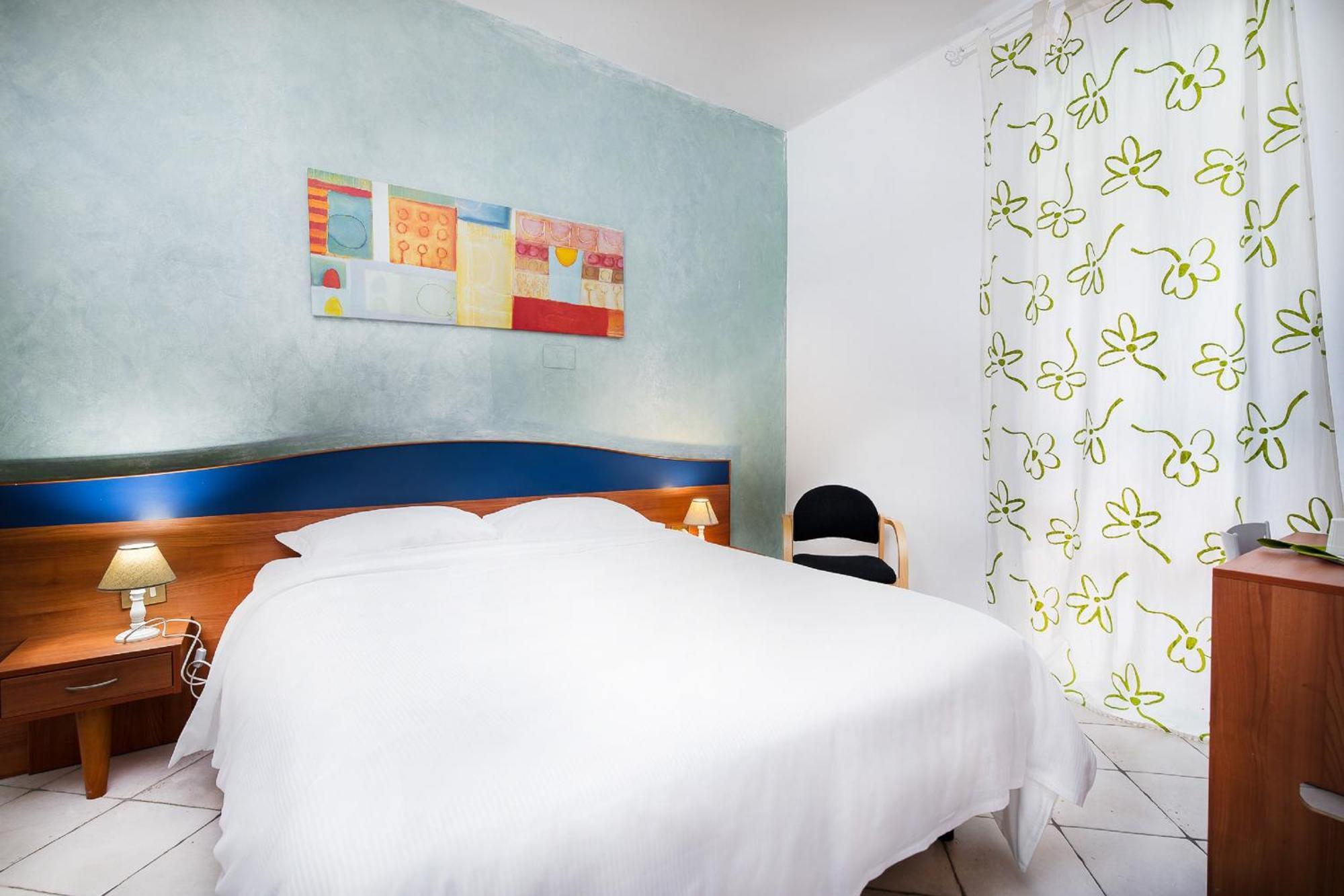 Double or Twin Room,698154075:JPEG