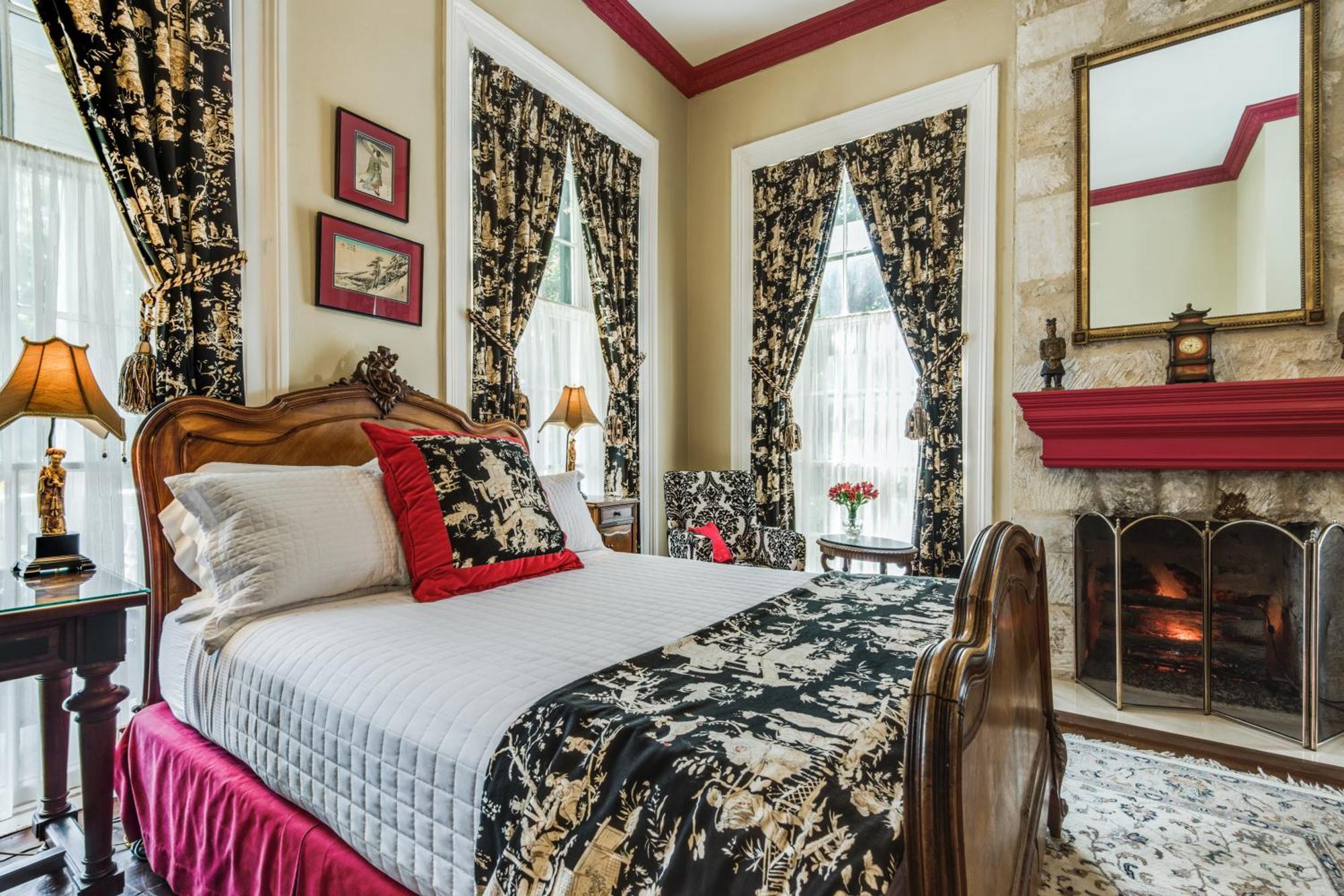 Deluxe Queen Room Oge House on the Riverwalk,707789977:JPEG