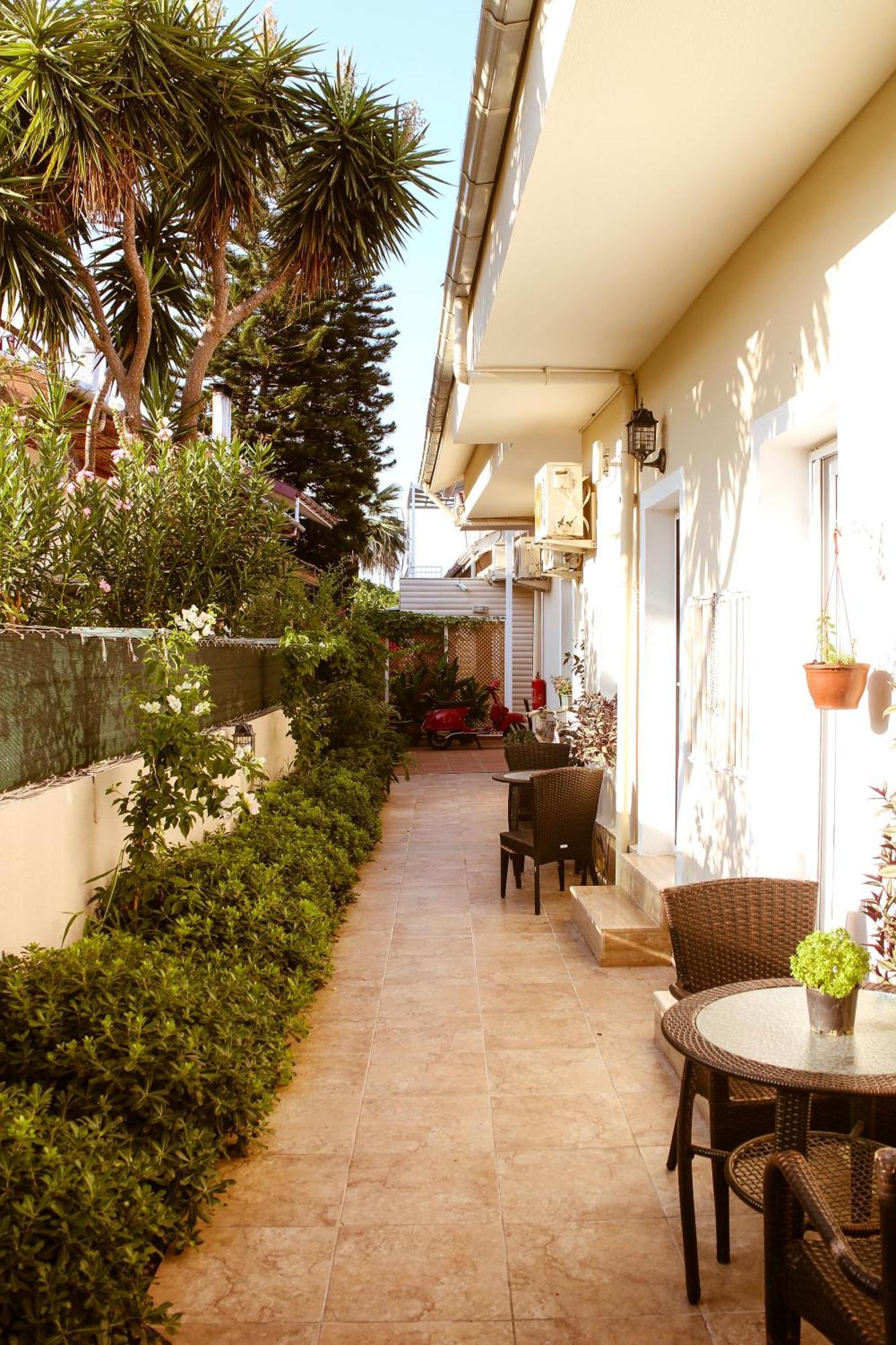 Small Double Room - Ground Floor,711964693:JPEG