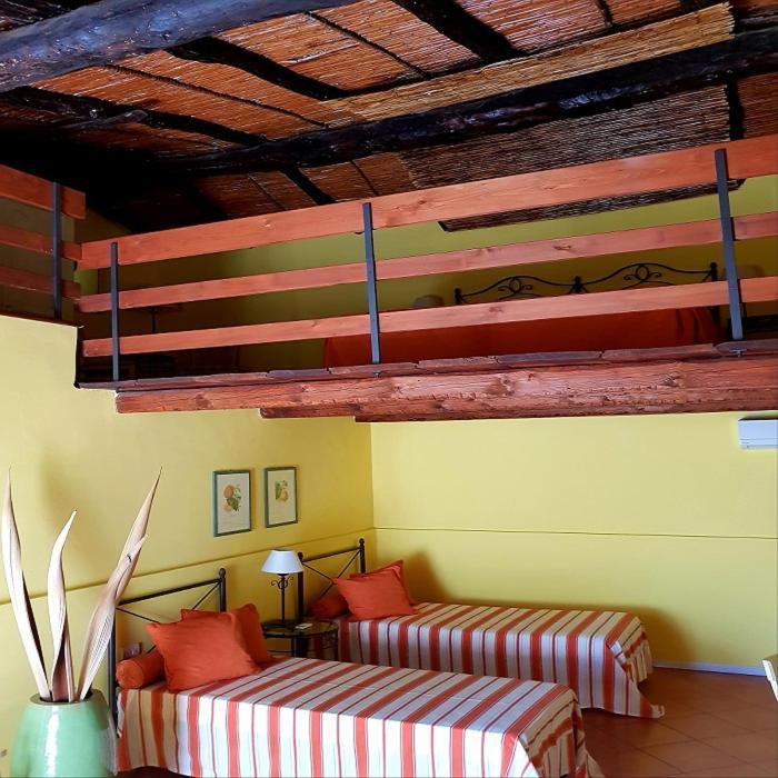 Family Room (2 Adults + 3 Children)