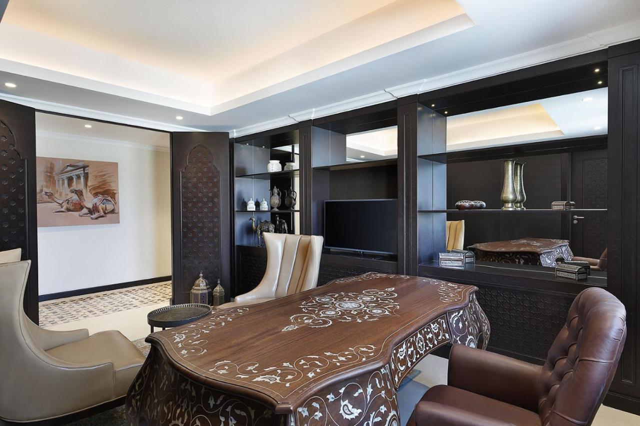 Presidential King Suite with Whirlpool, Terrace and Sea View