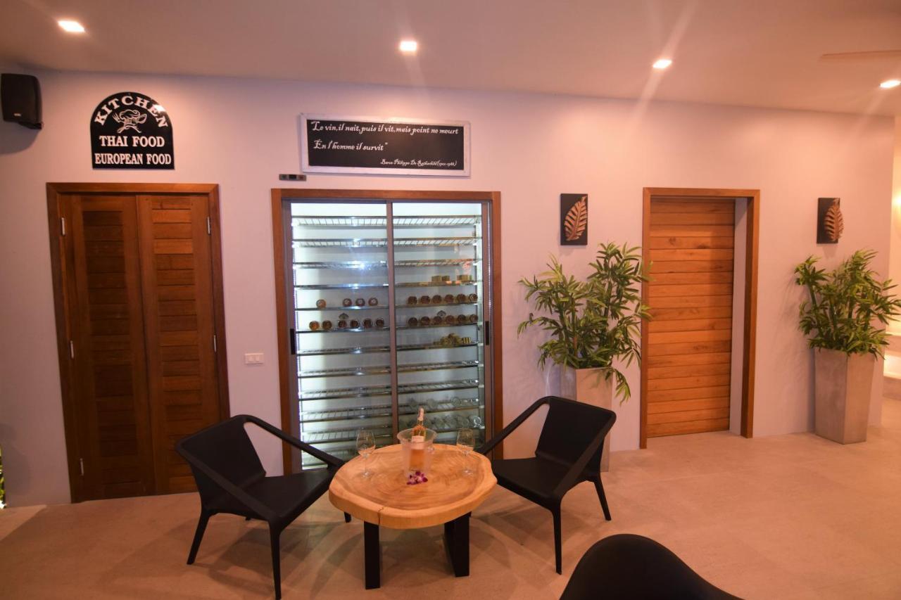 Family Room,749838179:JPEG