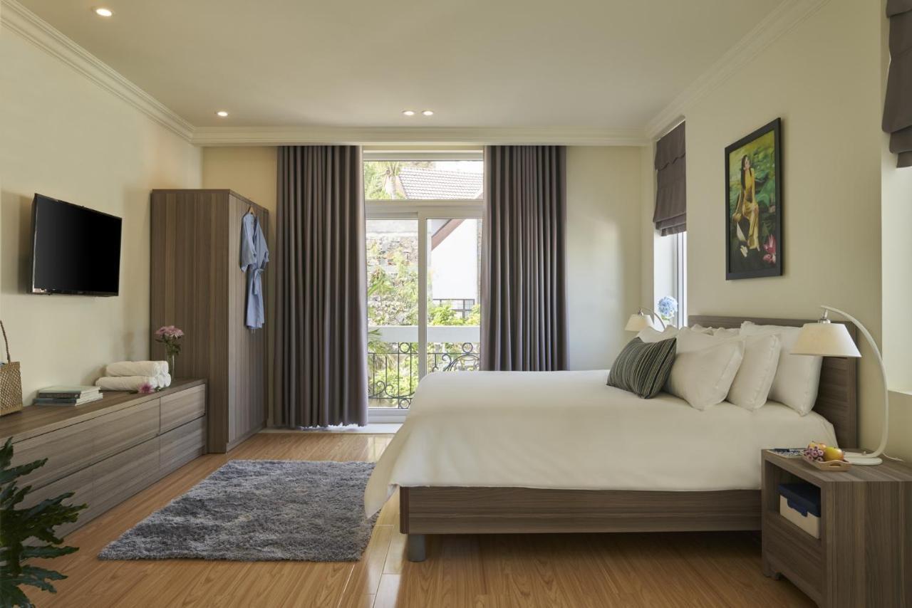 Two-Bedroom Royal Suite with Hill View