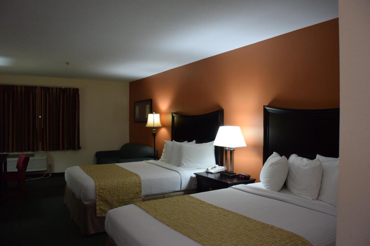 Queen Room with Two Queen Beds - Non-Smoking,765700057:JPEG