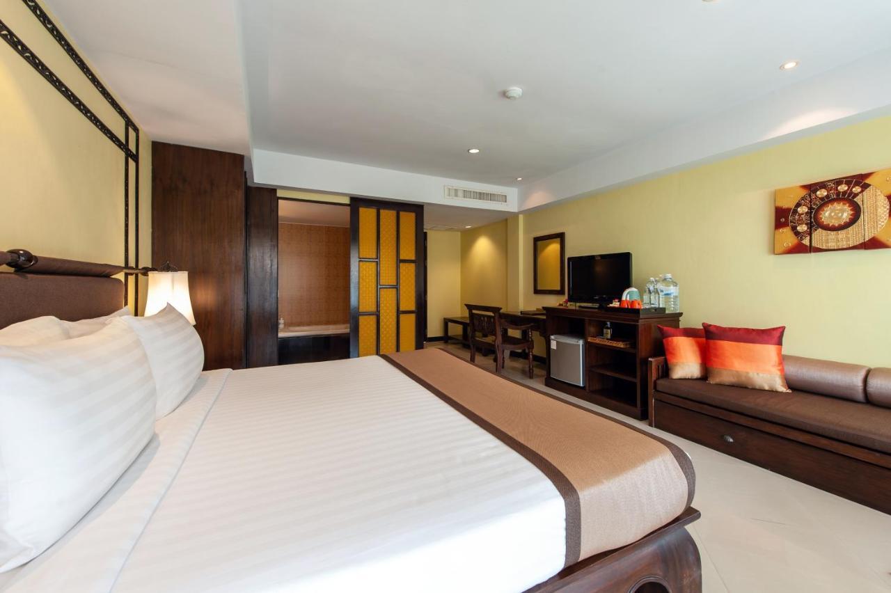 Deluxe Double or Twin Room with Pool View