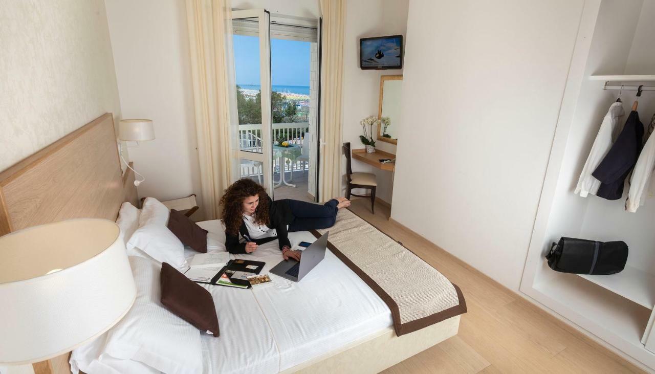 Classic Double or Twin Room with  lateral Sea View,844360691:JPEG