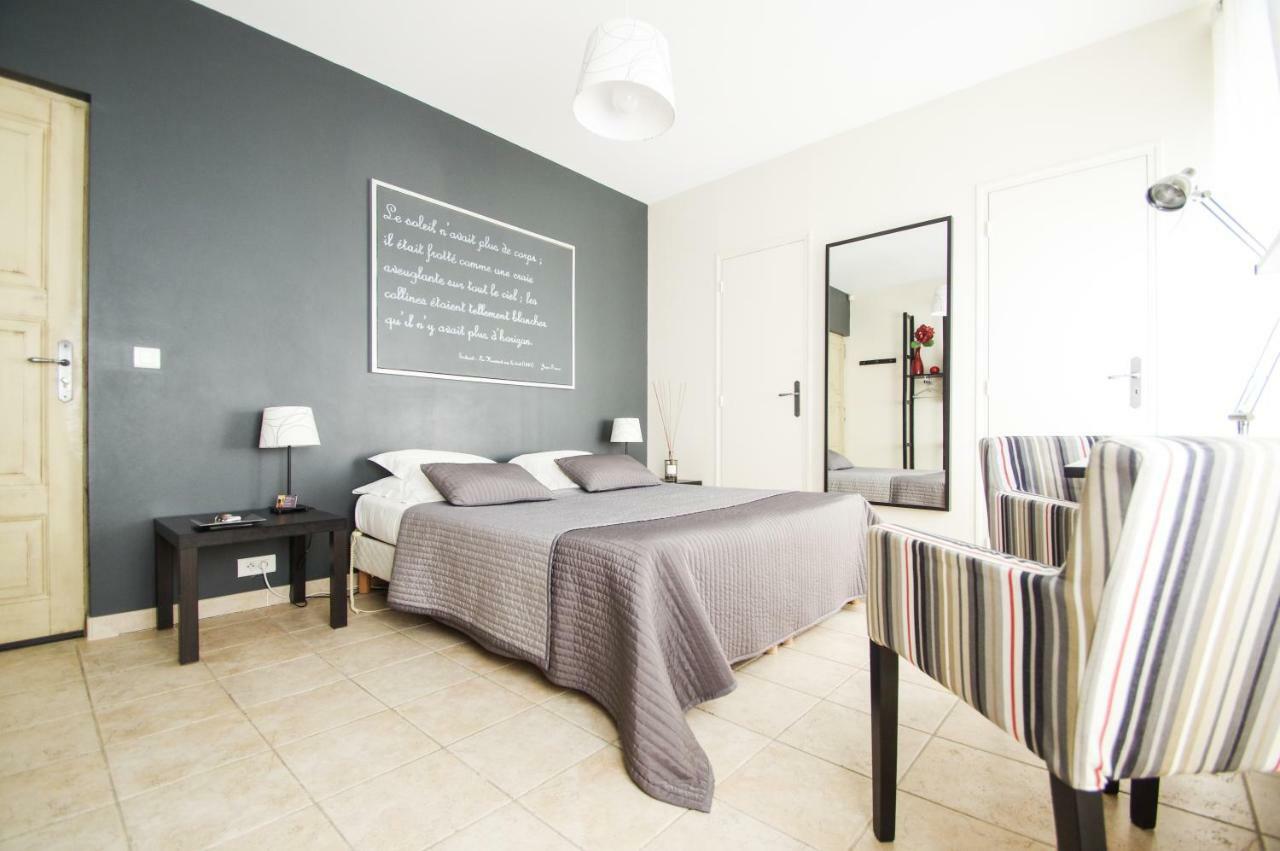 Chambre Double ou Lits Jumeaux - Vue sur Piscine