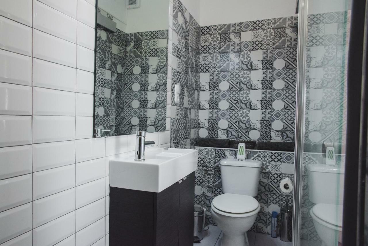 Chambre Double ou Lits Jumeaux avec Salle de Bains Privative