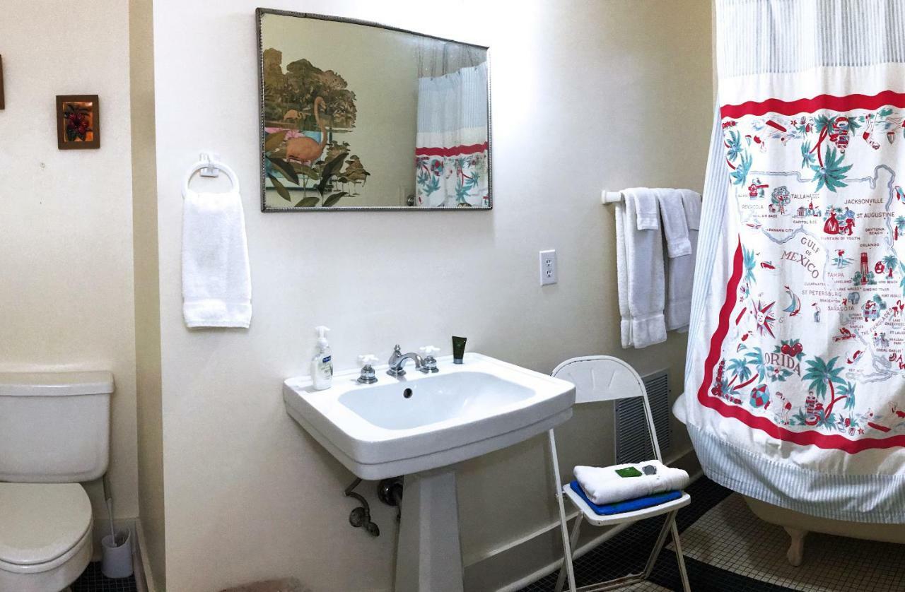 Deluxe Double Room Bath,1177772404:JPEG