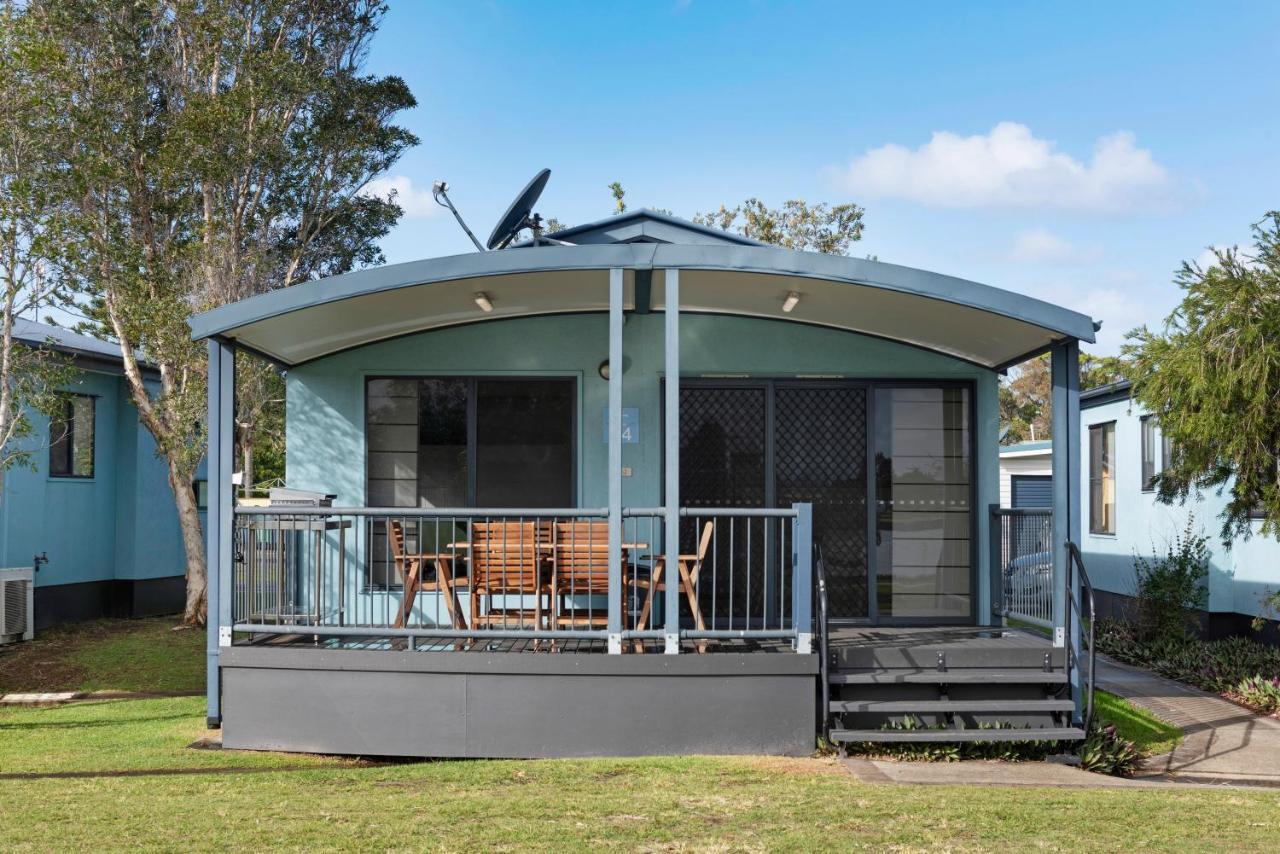 Deluxe 2 Bedroom Waterfront Cabin - Sleeps 6