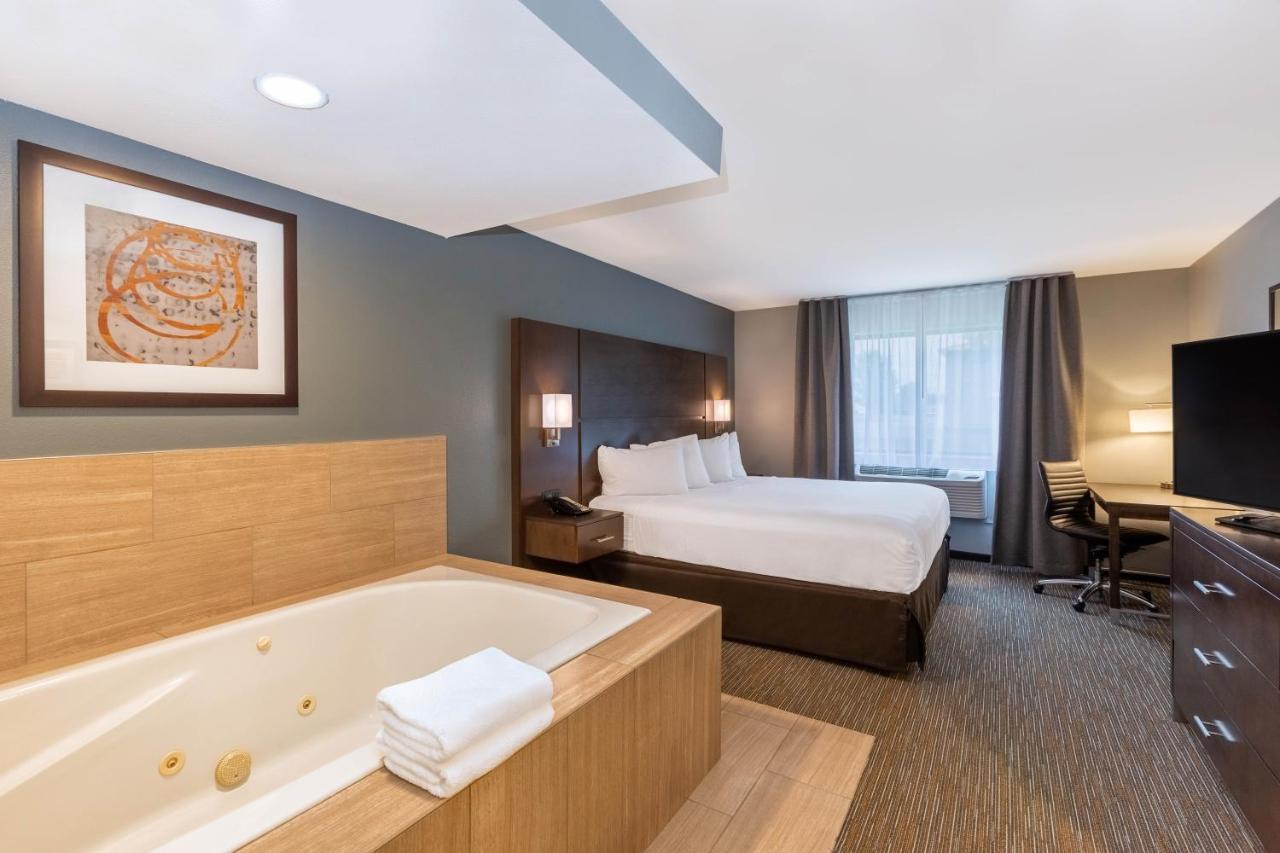 Superior King Suite with Jetted Tub - Non-Smoking,1287396637:JPEG