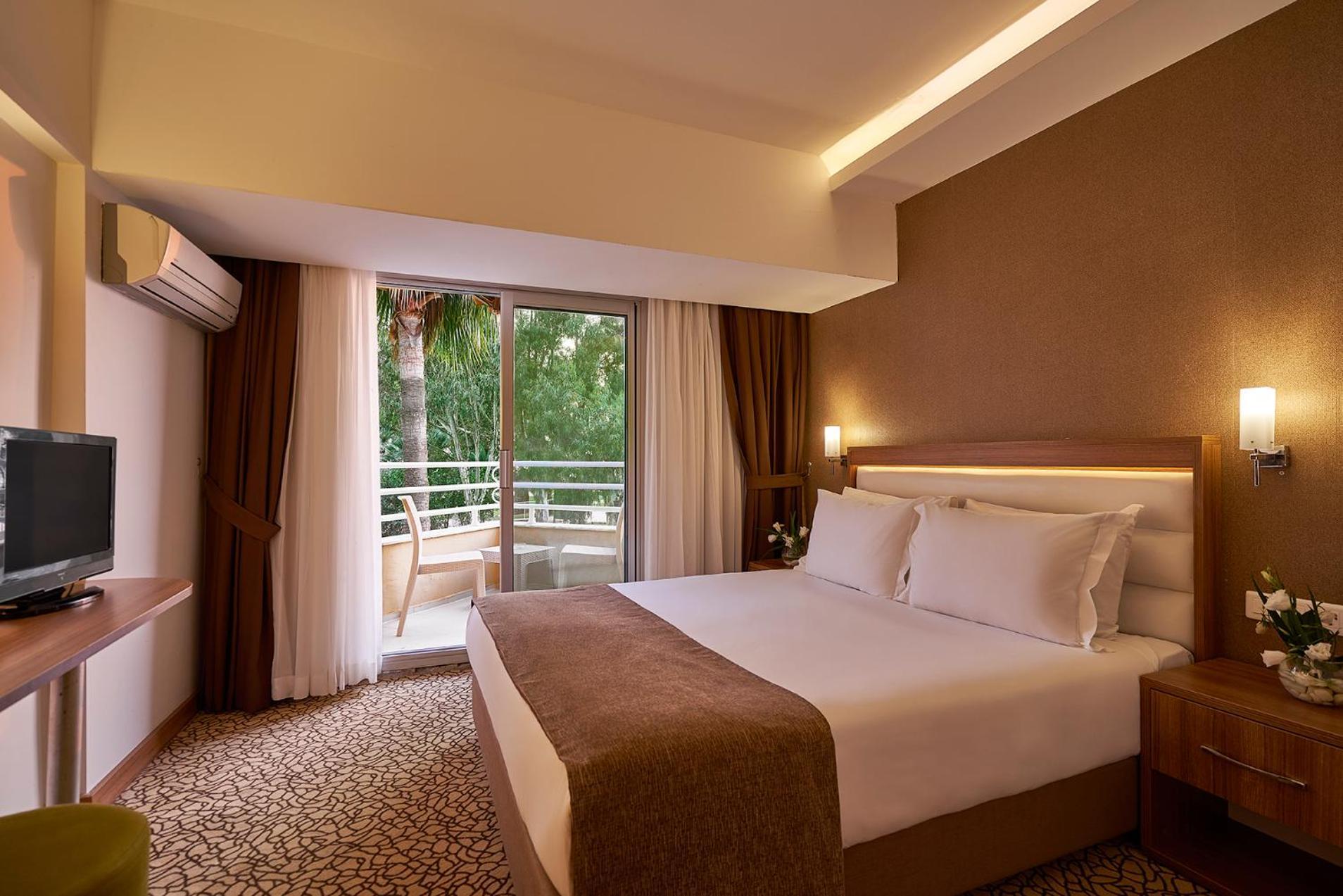 Club Junior Suite with Bunk Bed (2 Adults + 2 Children)