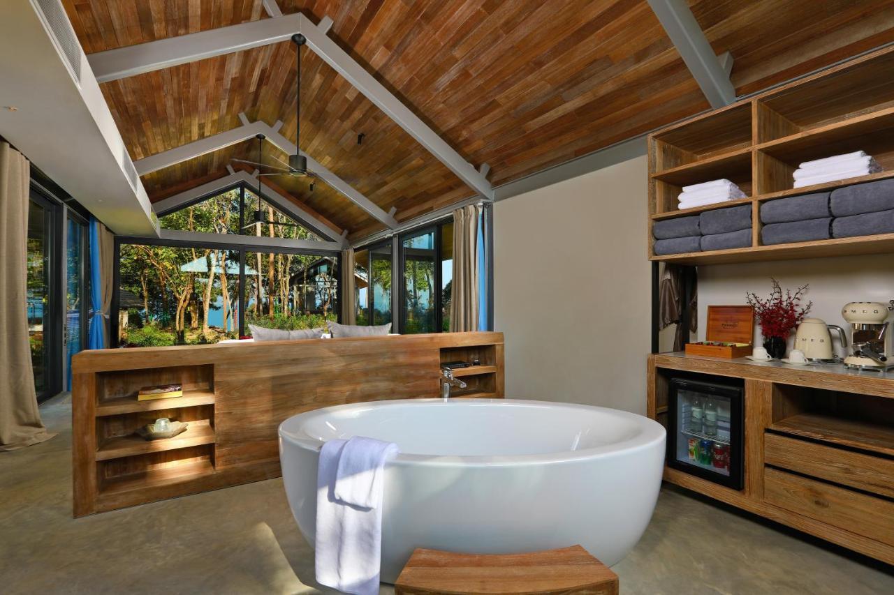 Two-Bedroom Oceanview Pool Villa with Schedule Boat Transfer,1224102658:JPEG