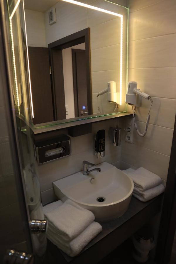 Single Room with Bathroom,977276860:JPEG
