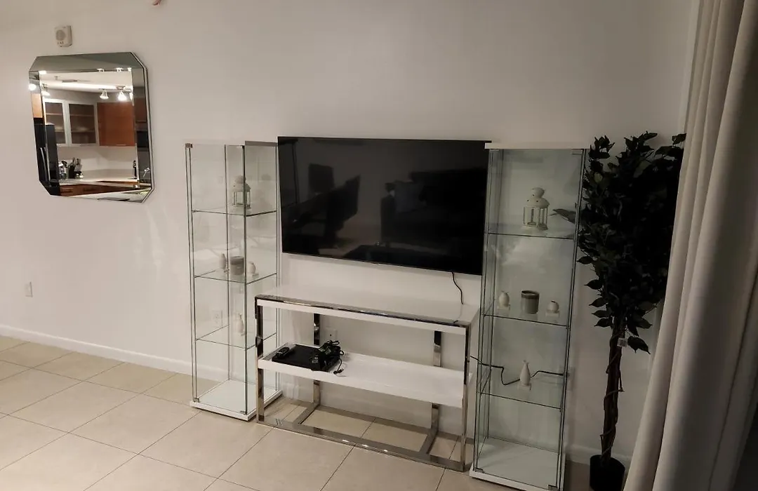 Wonderful 1 Bedroom Condo In Midtown.-1