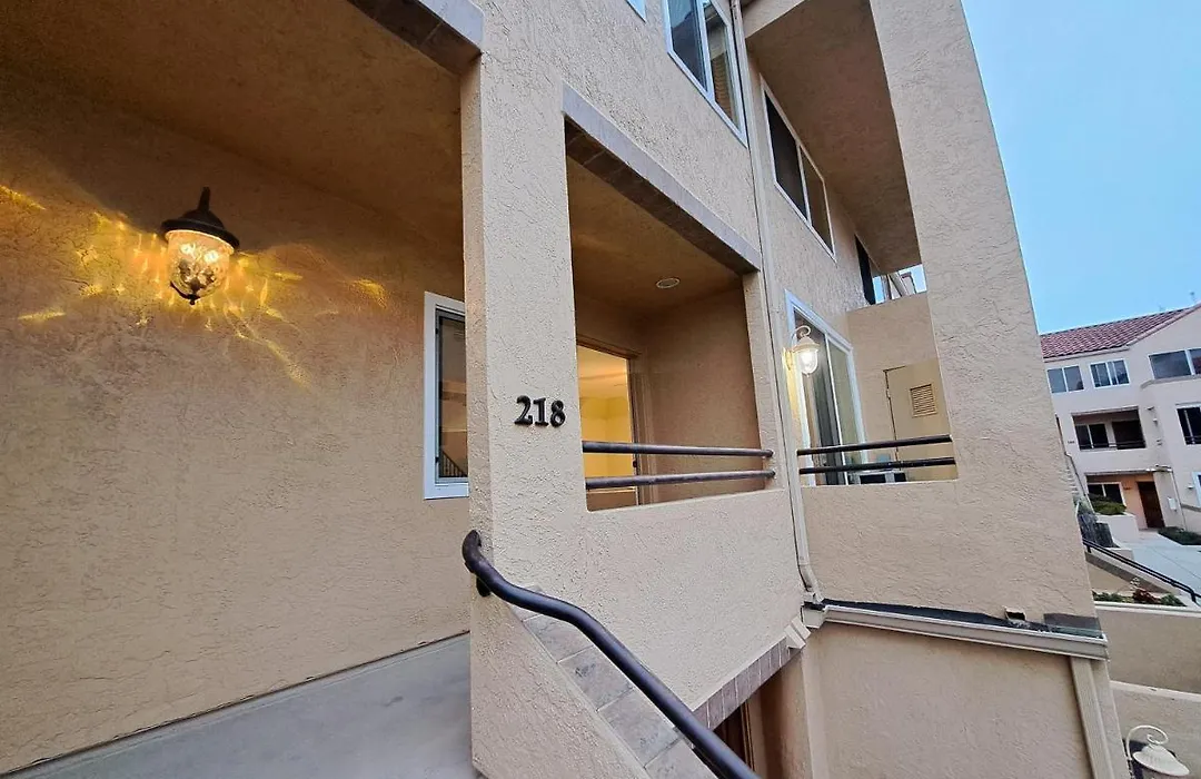 Venetian La Jolla 2 Bedroom Condo Luxury Furnished Near Beach And Utc Mall-1