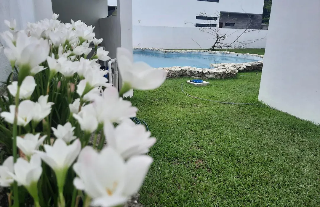 Amaxing Cancun Airport-1