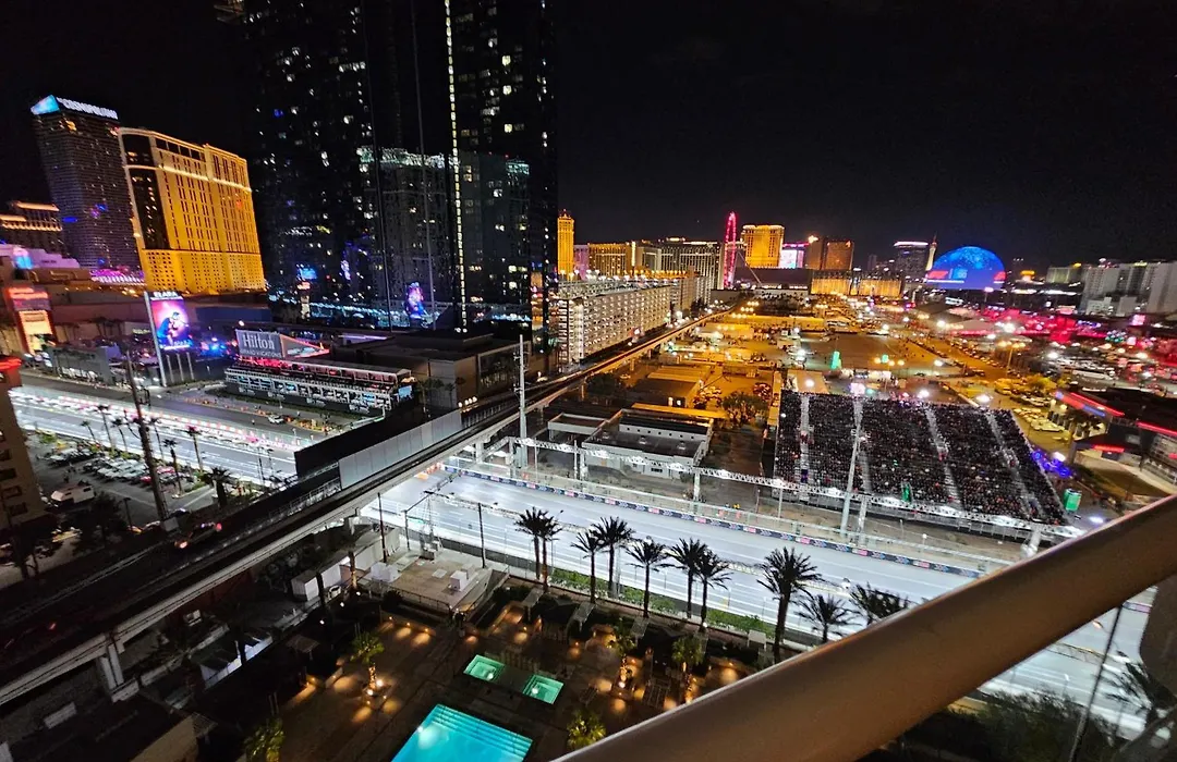 Strip & Sphere View - Separate Living Room - 2 Full Bath - Full Kitchen - Balcony - 900 Sqft - Mgm Signature-1