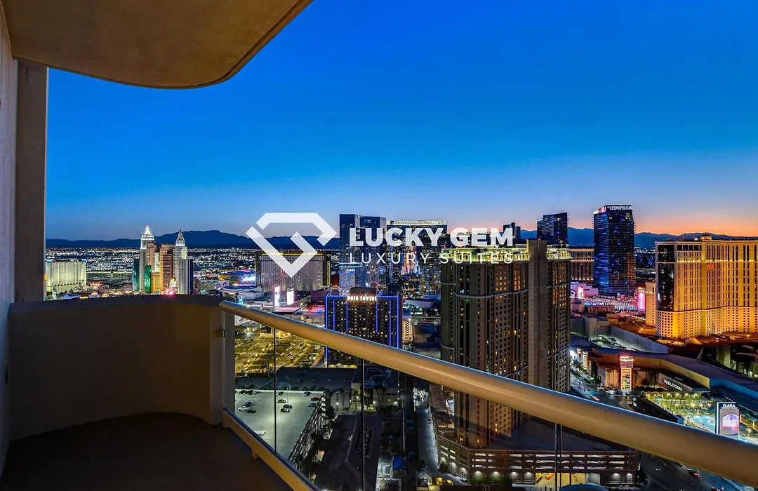 Lucky Gem Penthouse & Luxury Suites At Mgm Signature Resort, Balcony Strip View 3505-1