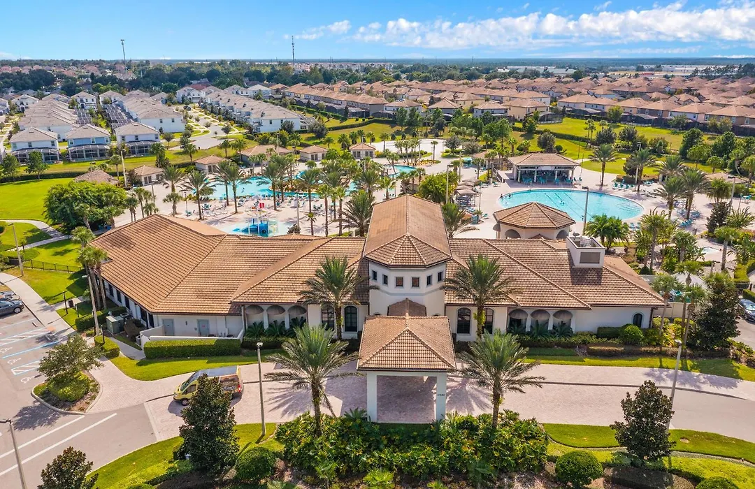 Fascinating 4 Bedroom, Walking Distance To The Waterpark-1