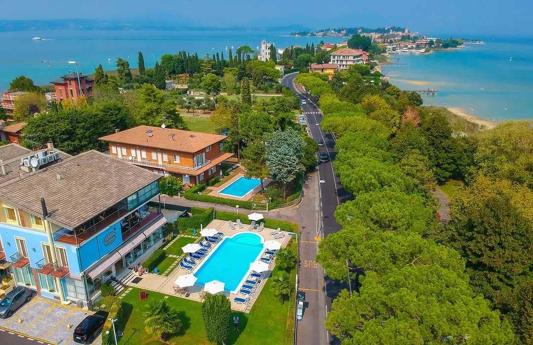 Hi Hotels Sirmione - Lakeview Pool-1