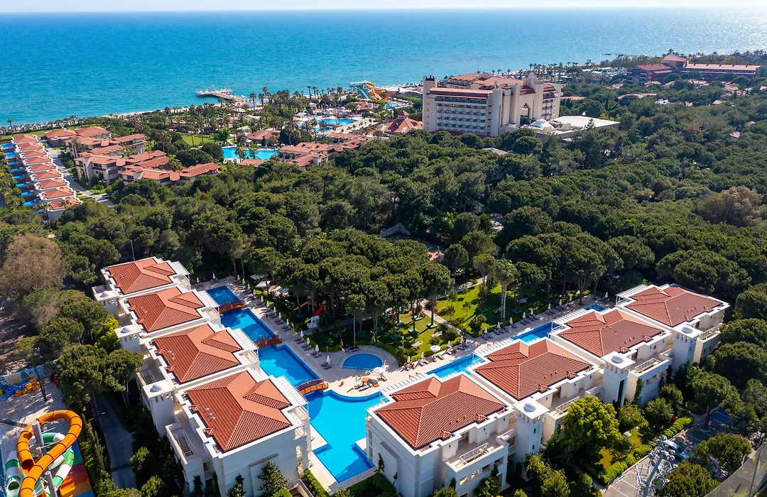 Bellis Deluxe Hotel & Heated For Winter Aqua Park-1
