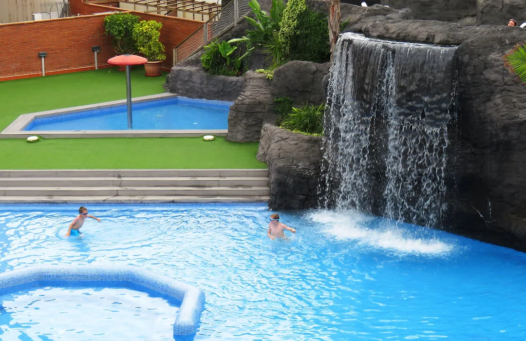 Hotel Papi-1