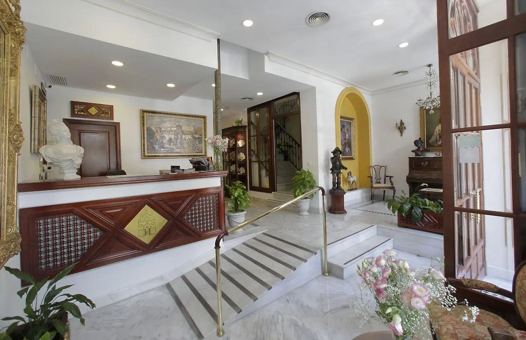 Basic Hotel Puerta De Sevilla-1