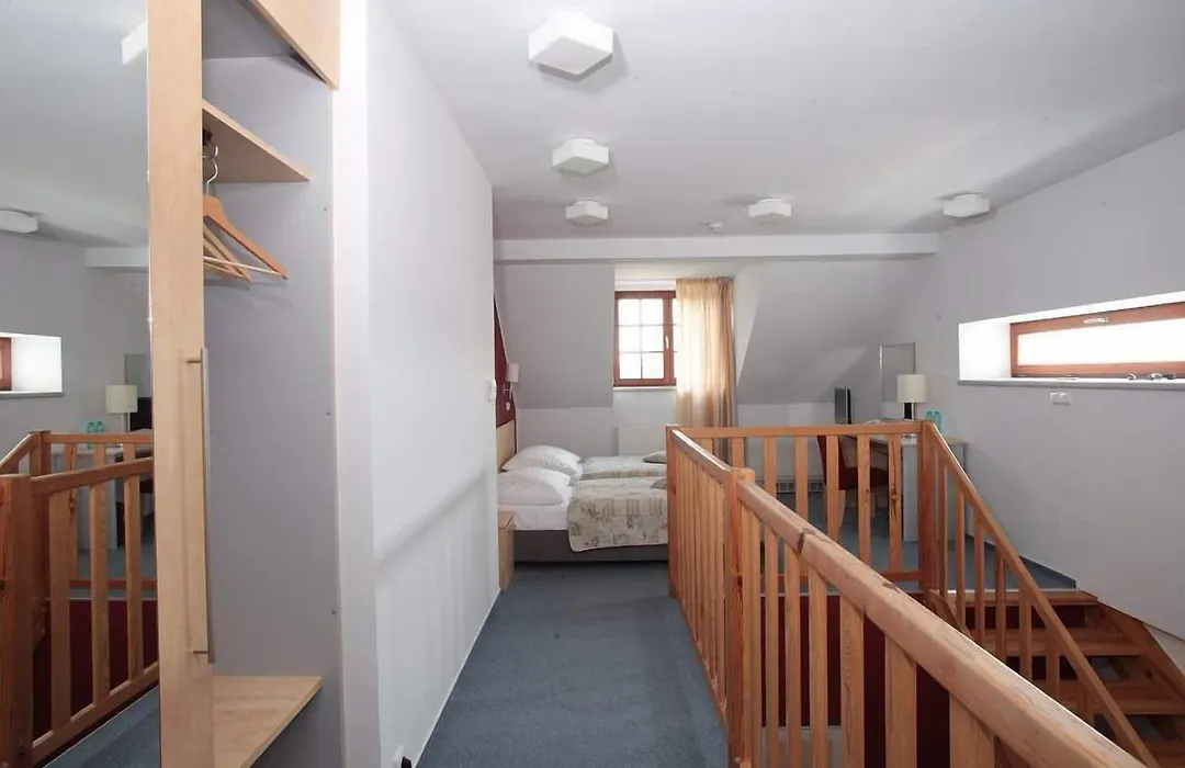 Hotel Chvalska Tvrz-1